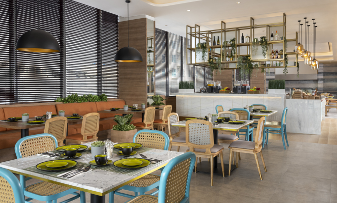 Bersantap di Restoran